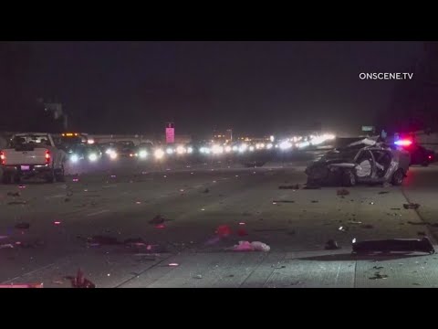 Deadly crash closes 5 lanes of 405 Freeway