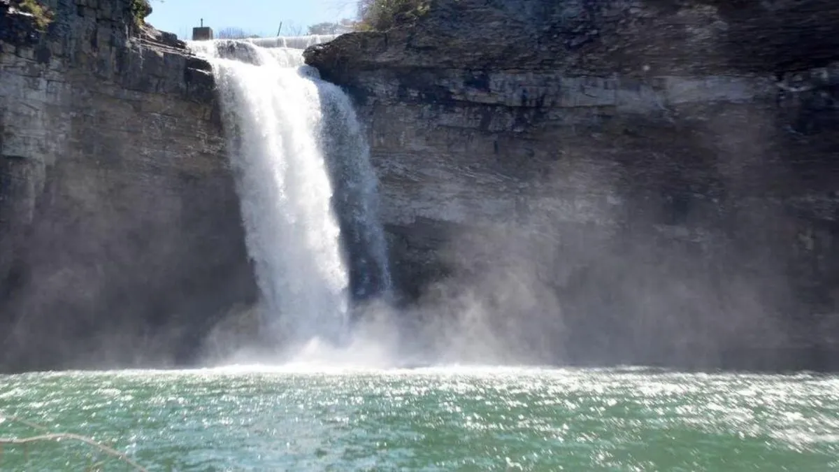 Mother and daughter arrested after woman pushed off Alabama cliff faces extradition from Pennsylvania