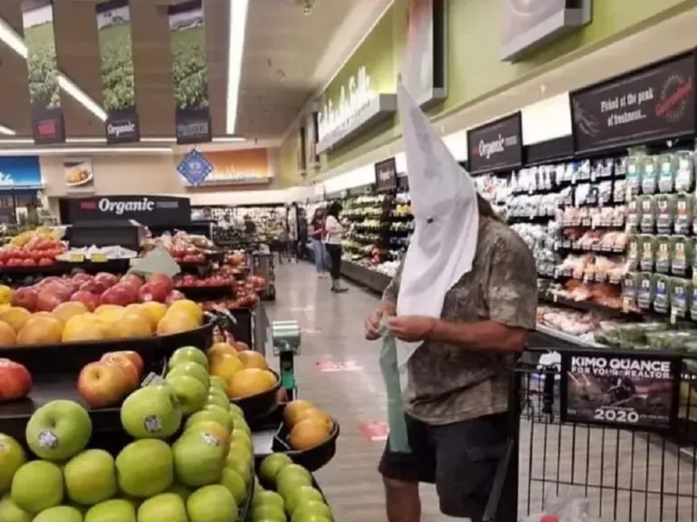 Is it true that customers wore KKK hoods at a mini mart owned by a family involved in an Alabama brawl