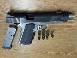 Teen in custody after bringing gun to Hueytown football game