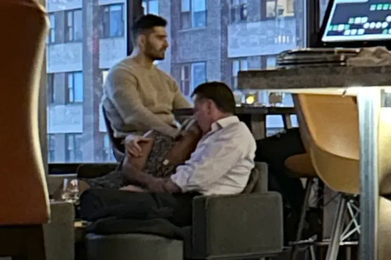 Horndog ex-Hizzoner Bill de Blasio has 3-hour heated ‘touchy-feely’ make-out session with mystery woman at rooftop bar