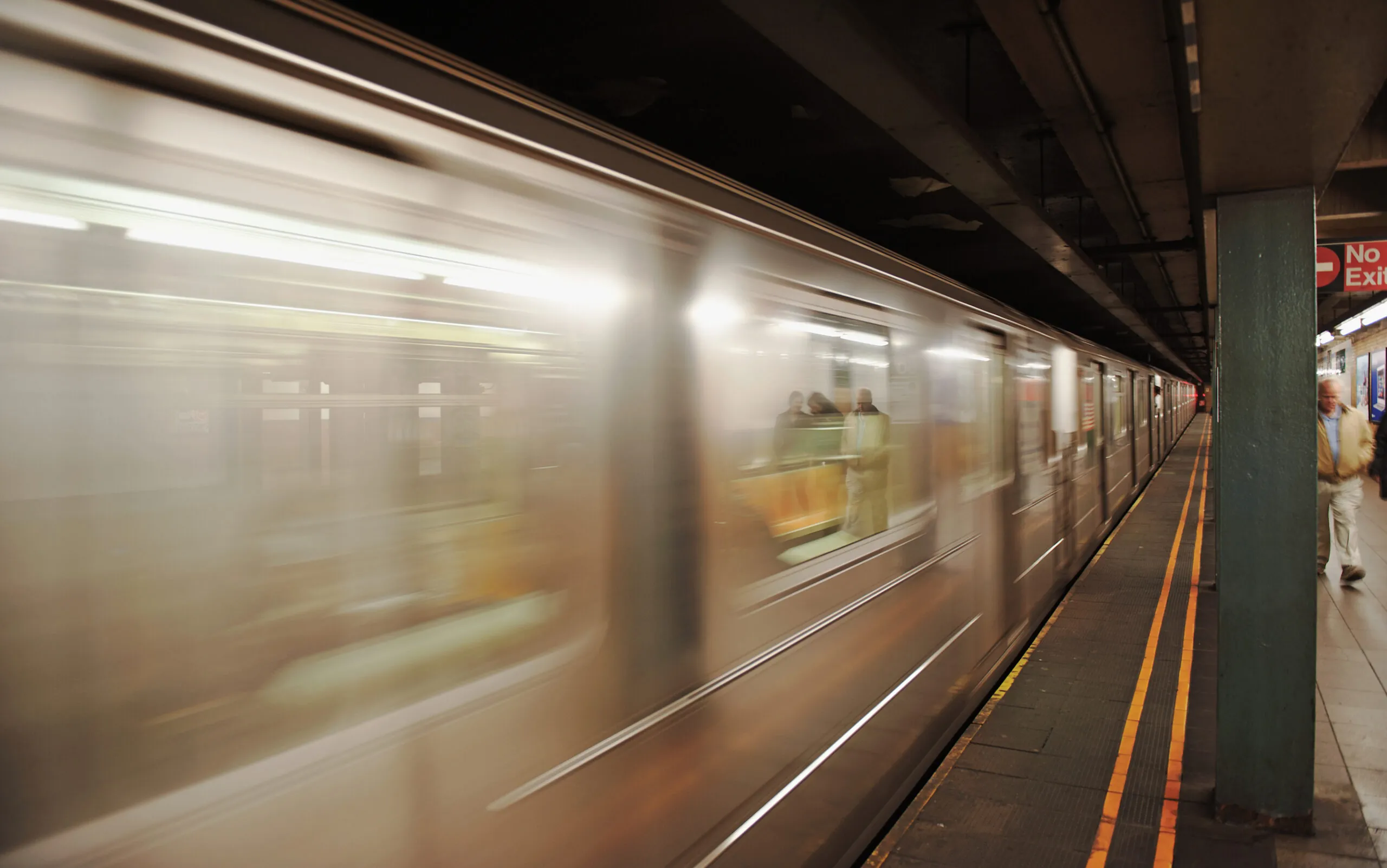 NYC Man Screaming at Himself Pushes 74-Year-Old Onto Subway Tracks