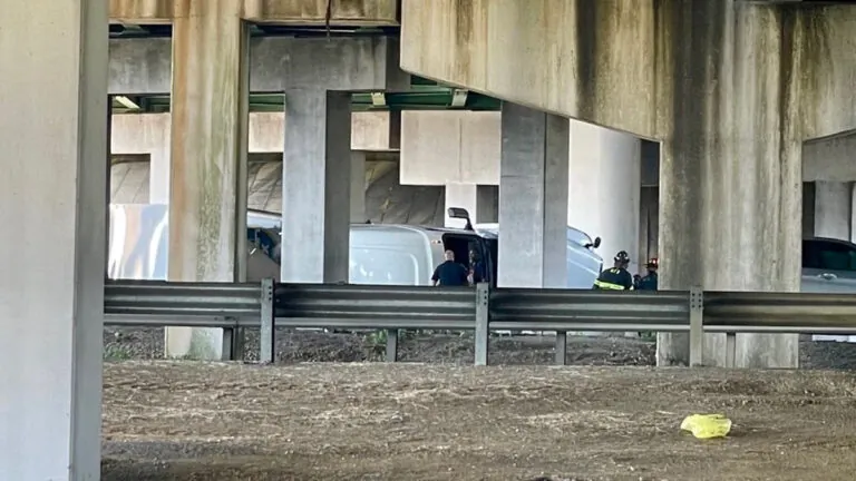 Overturned 18-wheeler on I-65 S ramp to I-85 cleared