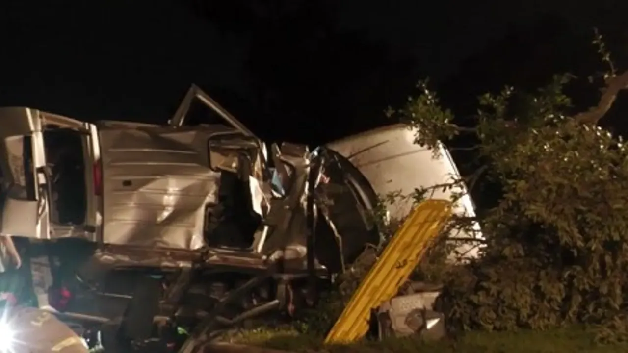 Police report: Two women killed in a car accident as Jeep Crashes with a tree on Bay Area Boulevard in League City