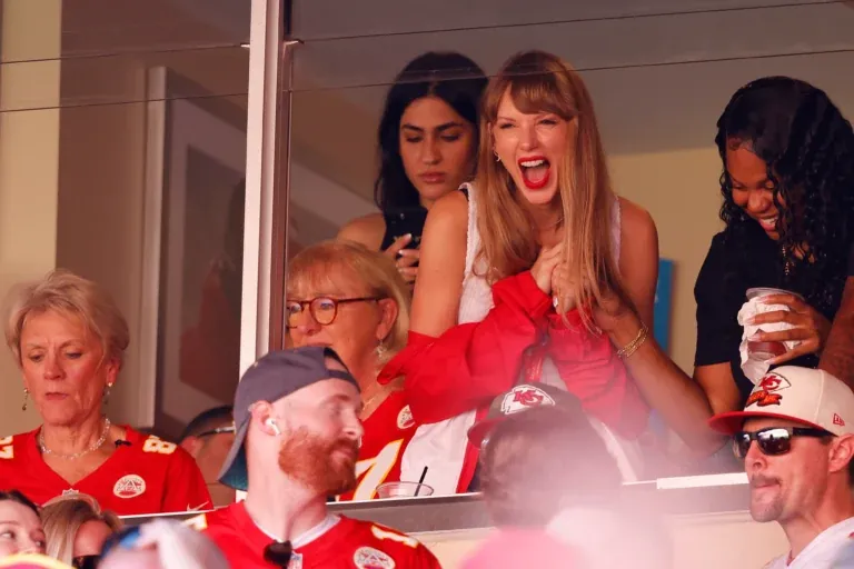 What Taylor Swift Did Before Watching Travis Kelce's Game Proves She's Doing Her Best To Impress