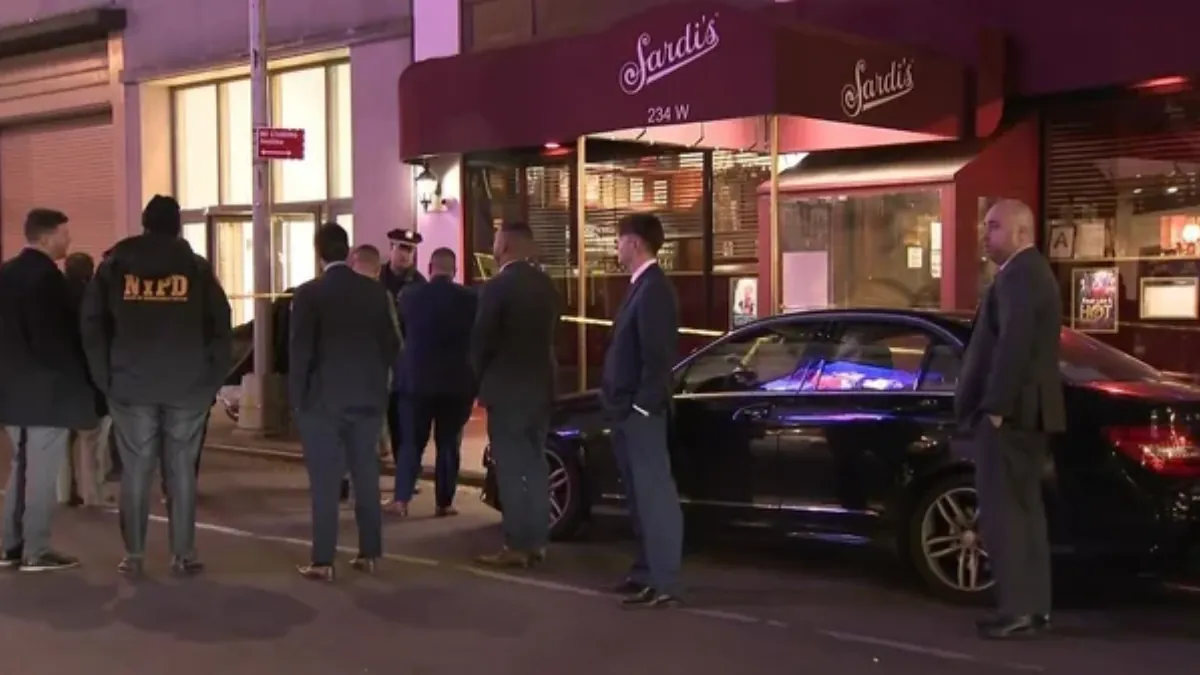 16-year-old shot outside Sardi's restaurant in Times Square
