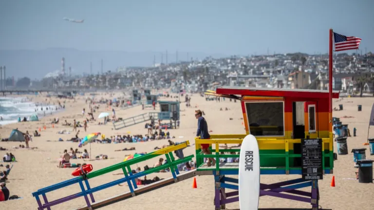 Gunshot-wounded man spotted in ocean near Hermosa Beach