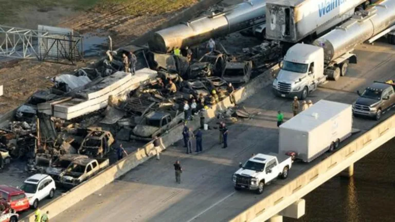 Fog, smoke from fires cause multiple crashes on I-10 in New Orleans; one person dead