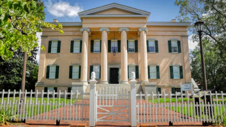 The Oldest Mansion in Georgia is More Than 100 Years Old and Just as Beautiful as the Day It Was Made