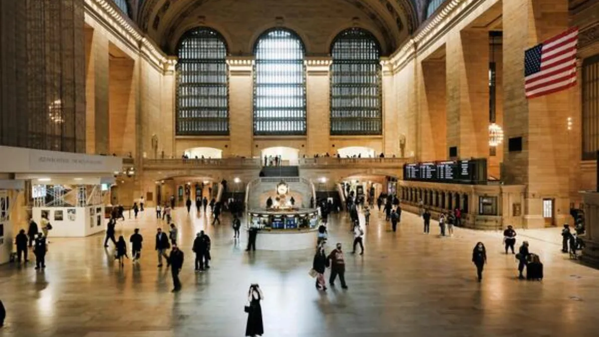 14- And 16-Year-Old Girls Stabbed In Grand Central On Christmas