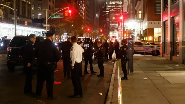 18-year-old stabbed to death in Midtown Manhattan