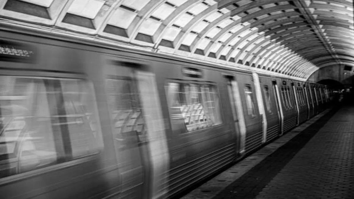 Arlington police arrest DC man for theft and evading on Metro tracks