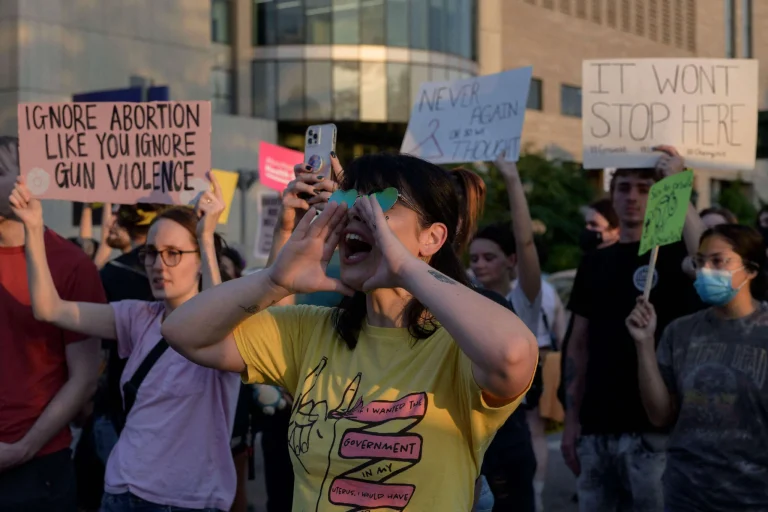 Abortion rights signature drive begins today In Missouri