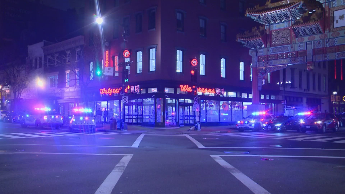 Accused robber injured in NW DC Walgreens gunfire