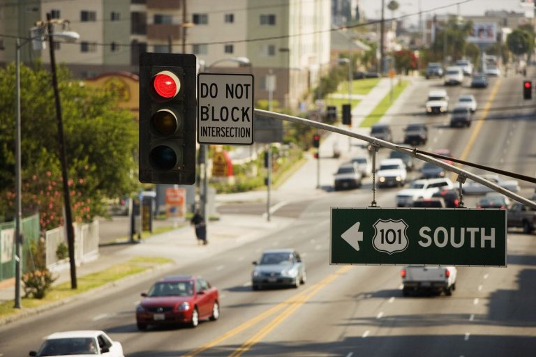 Understanding the Nevada Right Turn on Red Rule in 2024