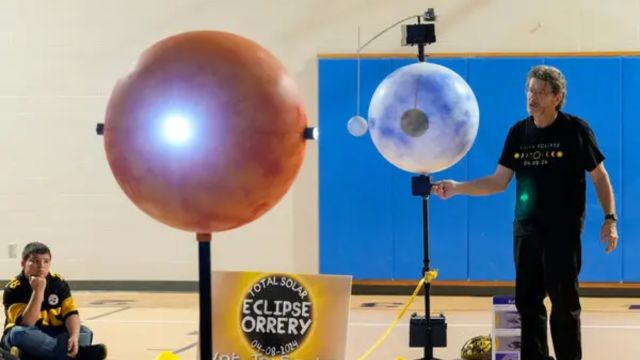 Science Teacher Pulls Out All the Stops for Eclipse Phenomenon